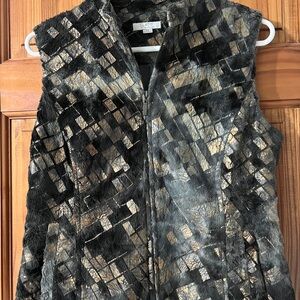Chic Faux Fur Vest in Black and Gold